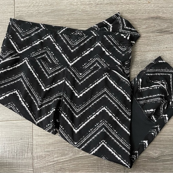 Athleta Zip Zag Black Relay Capri Running Tights M - Picture 2 of 6